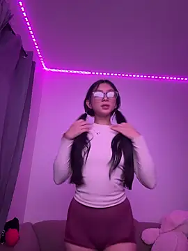 Chinicr18 online show from May 12, 1:03 am