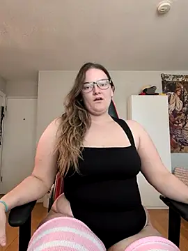 lillythotz online show from April 1, 7:00 pm