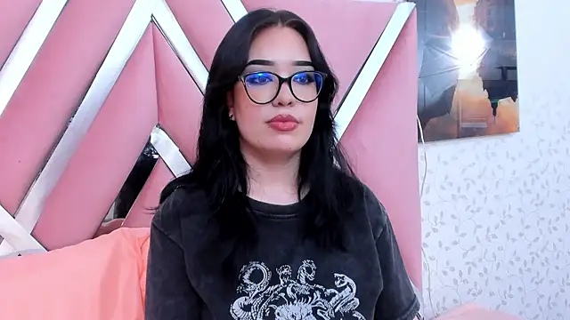 ninameduxx online show from May 14, 4:41 am