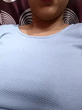komalsharma99 online show from May 7, 5:07 pm