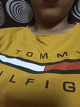 komalsharma99 online show from May 10, 8:58 pm