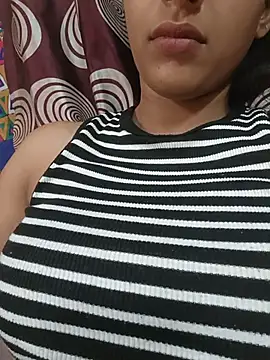 komalsharma99 online show from May 17, 5:16 am