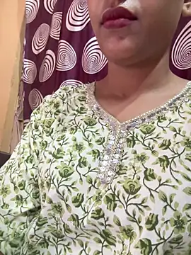 komalsharma99 online show from May 22, 8:32 am