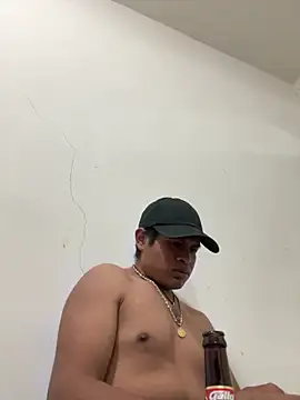 Snapshot of Ttony502 chatting on March 24, 12:37 am Ttony502 online show from March 24, 12:37 am