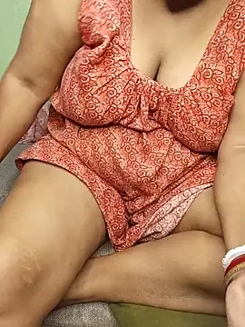 R Queen online show from June 12, 1:43 pm