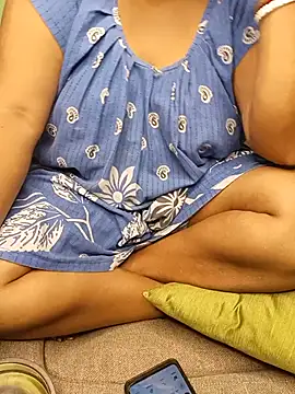 R Queen online show from July 24, 5:49 am
