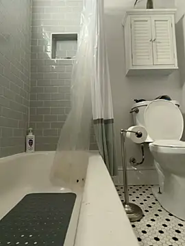 RaeganV online show from March 4, 6:58 pm