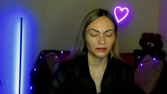 Snapshot of BlondMikey22 chatting on May 11, 4:04 pm BlondMikey22 online show from May 11, 4:04 pm