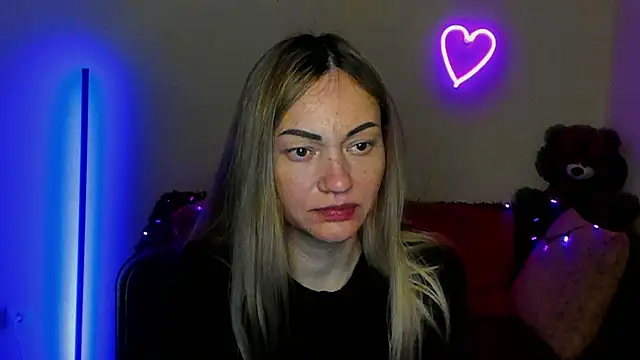 Snapshot of BlondMikey22 chatting on May 16, 5:26 am BlondMikey22 online show from May 16, 5:26 am