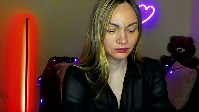 Snapshot of BlondMikey22 chatting on May 30, 5:26 am BlondMikey22 online show from May 30, 5:26 am