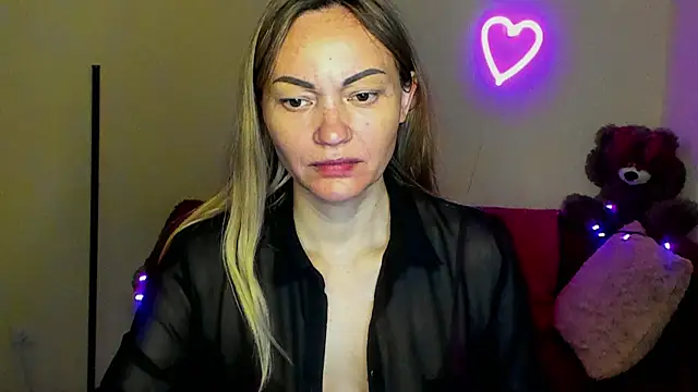 Snapshot of BlondMikey22 chatting on June 2, 11:23 am BlondMikey22 online show from June 2, 11:23 am