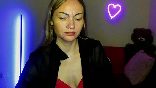 Snapshot of BlondMikey22 chatting on June 3, 5:21 am BlondMikey22 online show from June 3, 5:21 am