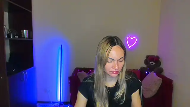 Snapshot of BlondMikey22 chatting on June 10, 5:28 am BlondMikey22 online show from June 10, 5:28 am