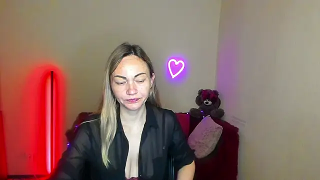 Snapshot of BlondMikey22 chatting on June 21, 5:21 am BlondMikey22 online show from June 21, 5:21 am