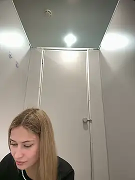 Snapshot of blonde_exe chatting on July 14, 3:07 pm blonde exe online show from July 14, 3:07 pm