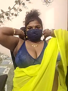 Snapshot of Archana_achu143 chatting on May 2, 11:43 pm Archana achu143 online show from May 2, 11:43 pm