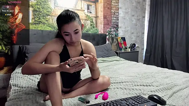  littleangie  online show from June 26, 4:50 am