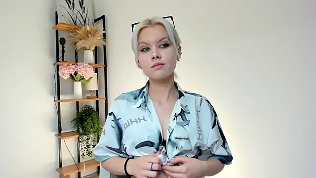 GoldenLenarz online show from June 25, 11:04 am