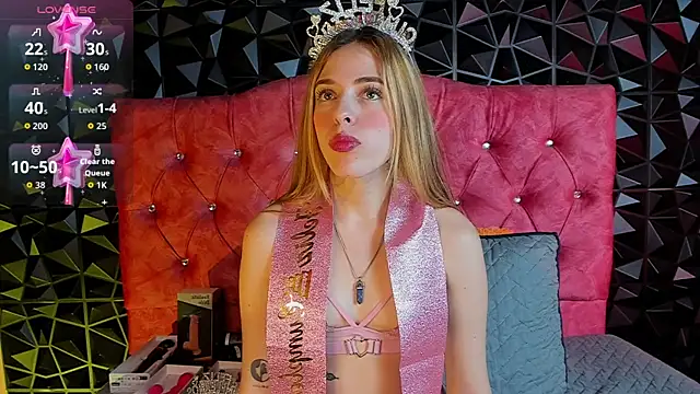 Snapshot of karenwild_1 chatting on June 12, 3:11 pm karenwild 1 online show from June 12, 3:11 pm