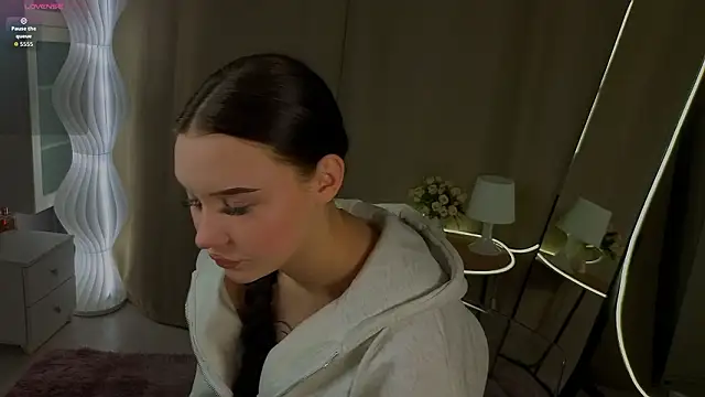 RoxannRunk online show from March 4, 7:09 pm