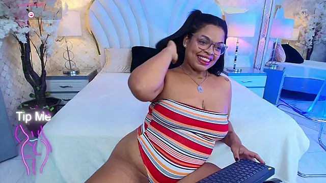 YazminJenner online show from April 28, 4:50 am