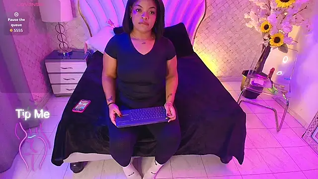 YazminJenner online show from June 11, 5:27 am