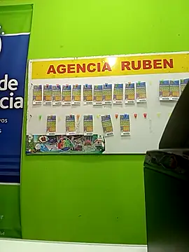 Snapshot of Beesametoda chatting on February 23, 5:32 pm Beesametoda online show from February 23, 5:32 pm