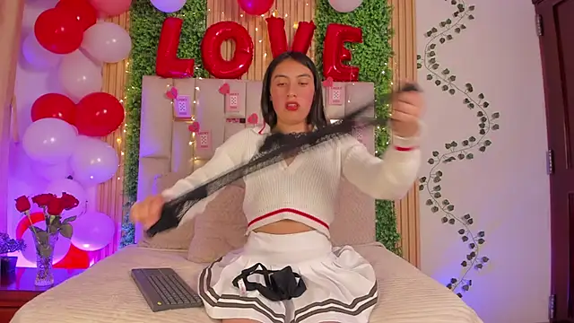 Snapshot of Emma_Nmm chatting on February 13, 7:21 pm Emma Nmm online show from February 13, 7:21 pm