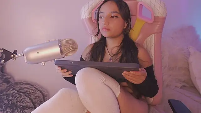  emily jonexs online show from June 14, 2:24 am