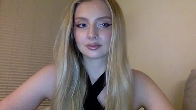 MayaWetDream online show from May 6, 8:25 pm