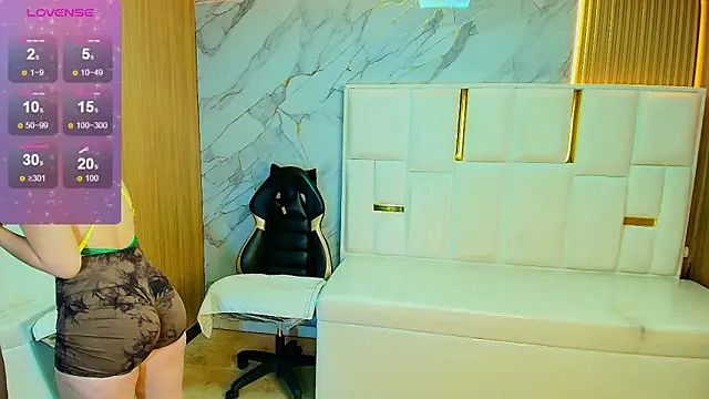 Snapshot of rox_luxury_tf chatting on May 15, 1:07 pm rox luxury tf online show from May 15, 1:07 pm