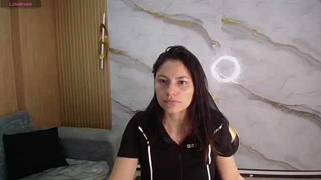 Snapshot of rox_luxury_tf chatting on June 11, 12:47 pm rox luxury tf online show from June 11, 12:47 pm