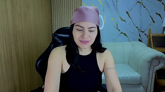 Snapshot of rox_luxury_tf chatting on July 5, 12:45 pm rox luxury tf online show from July 5, 12:45 pm