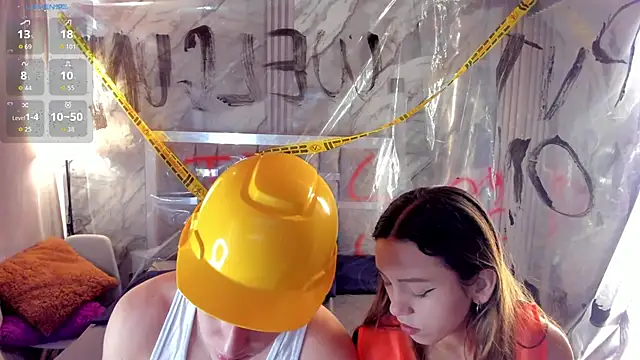 Snapshot of Manson_and_Zoe chatting on March 15, 11:49 am Manson and Zoe online show from March 15, 11:49 am