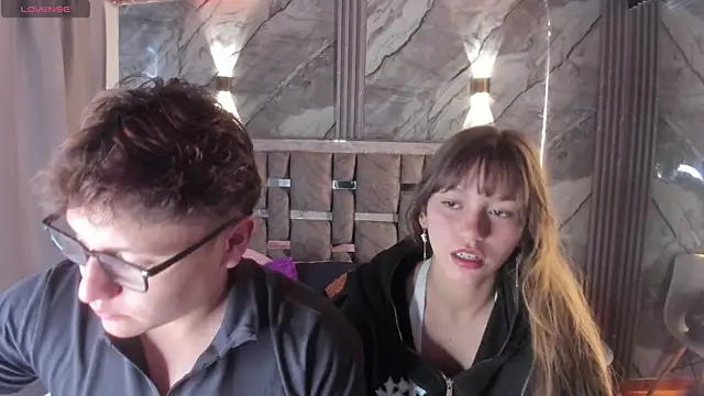 Snapshot of Manson_and_Zoe chatting on August 1, 11:20 am Manson and Zoe online show from August 1, 11:20 am
