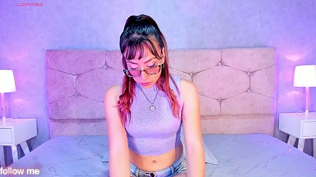 Chloe Miiler online show from March 12, 2:01 pm