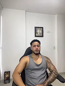 MattiaDupont online show from May 4, 10:39 pm