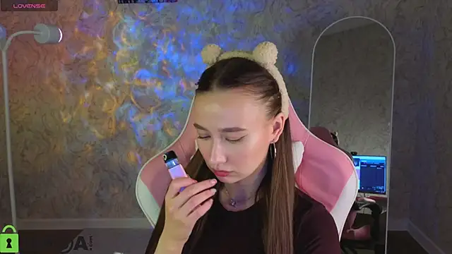 Snapshot of _Kiki_angel_ chatting on March 13, 1:56 am Kiki angel online show from March 13, 1:56 am