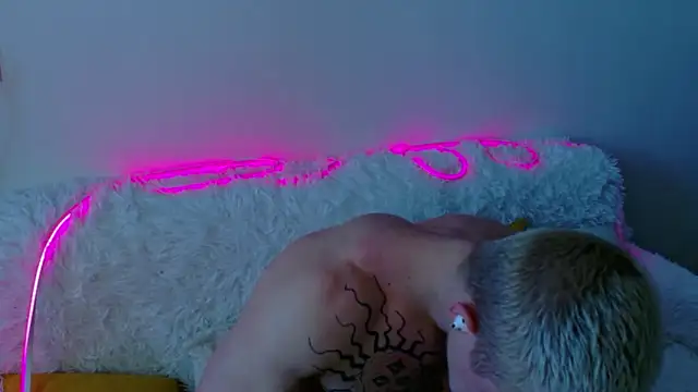 SterlingNoir online show from February 7, 11:03 am