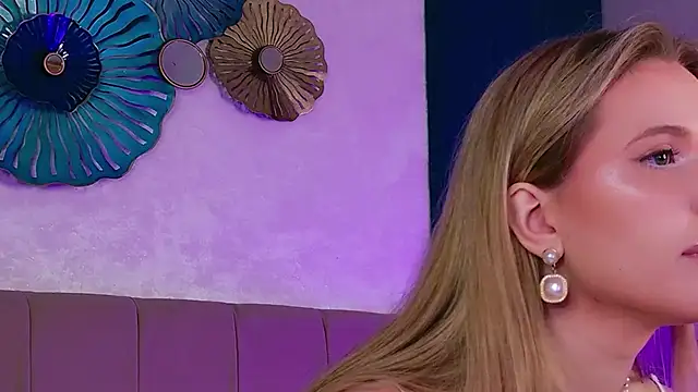 Beckie White online show from February 26, 8:41 pm