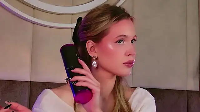 Beckie White online show from March 3, 9:10 pm