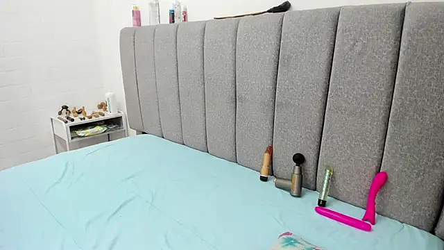 Giselle James online show from March 14, 8:03 pm