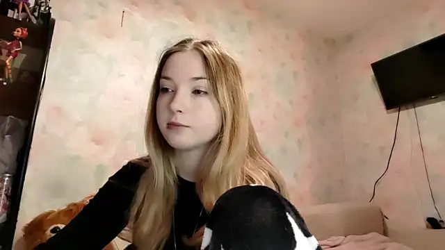 TiaBIanks online show from April 25, 2:25 am