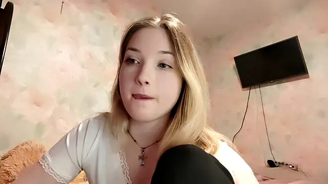 TiaBIanks online show from April 27, 11:19 am