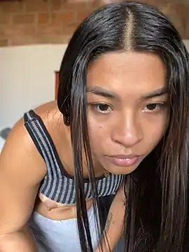 Snapshot of Romie_rous chatting on July 7, 2:54 pm Romie rous online show from July 7, 2:54 pm