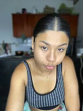 Snapshot of Romie_rous chatting on July 9, 1:15 pm Romie rous online show from July 9, 1:15 pm