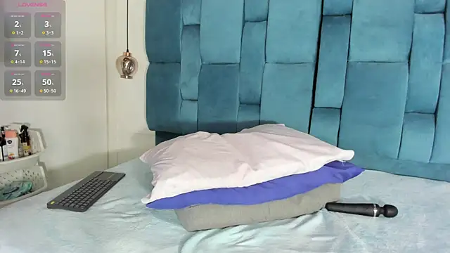 venezolana  caro online show from July 8, 12:20 pm