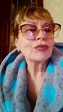 SophieBurns online show from April 12, 9:36 am