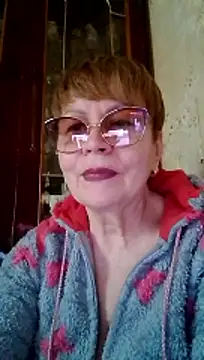 SophieBurns online show from April 22, 11:45 am