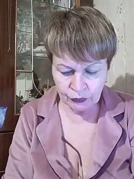 SophieBurns online show from May 18, 2:01 pm